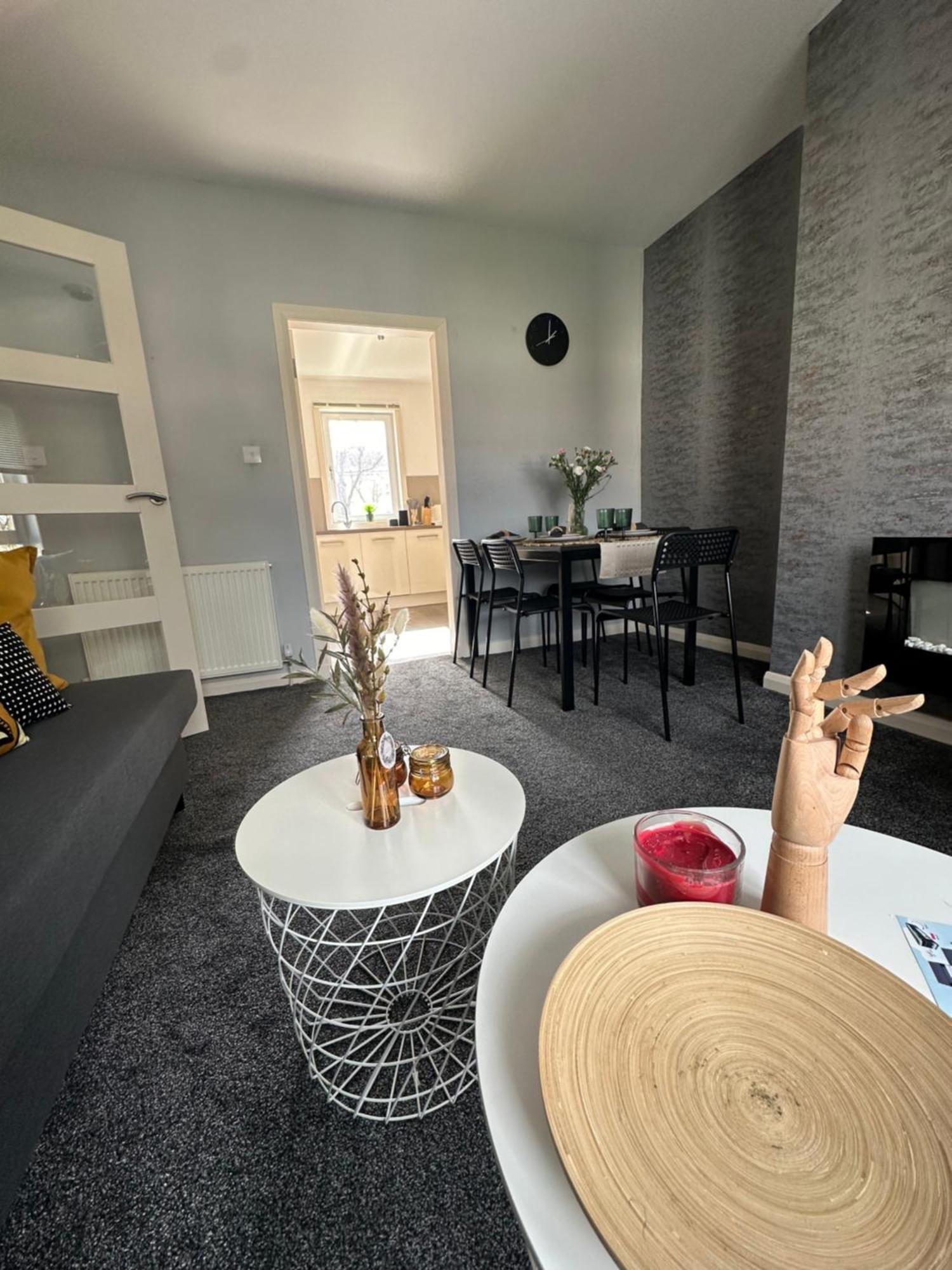 Glasgow Modern Style Home , Separate Entrance Buitenkant foto