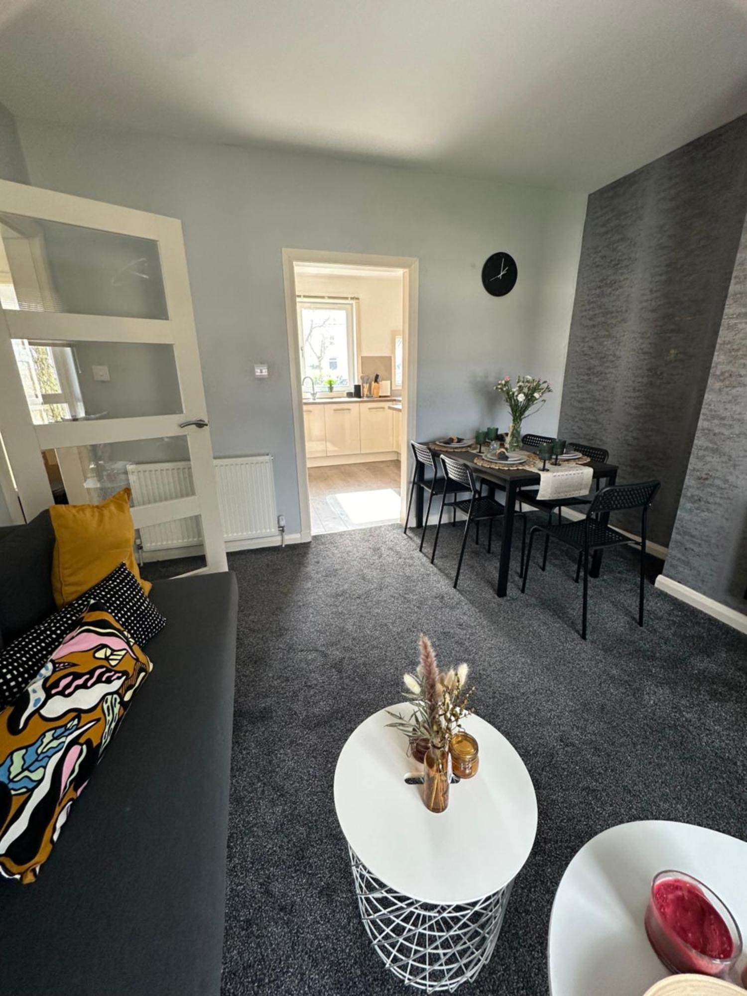 Glasgow Modern Style Home , Separate Entrance Buitenkant foto