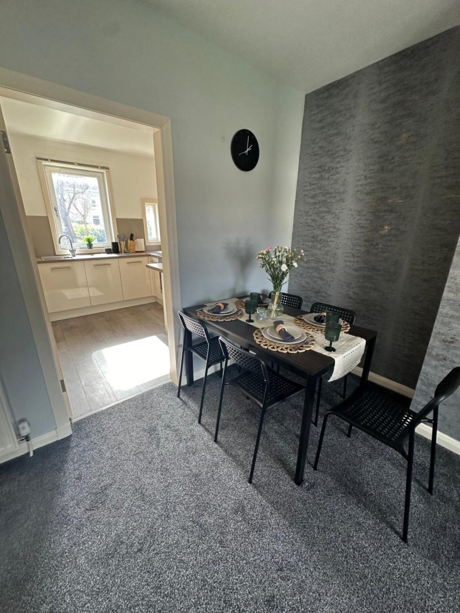 Glasgow Modern Style Home , Separate Entrance Buitenkant foto
